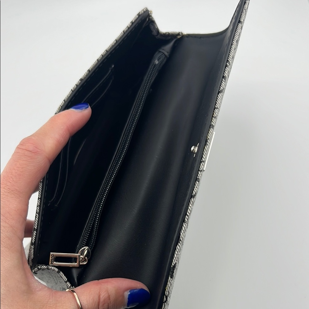 Guess Belt Bag - Picture 3 of 10